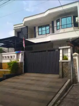 Rumah Megah di Cipinang Elok Jatinegara Jakarta Timur