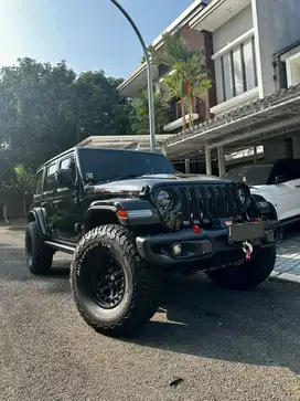 Jeep Rubicon JL 2021 4 Pintu Bensin Hitam