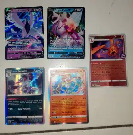 Kartu Pokemon Hologram dan Biasa