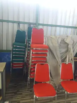 Kursi susun jok merah hijau lawasan kuat