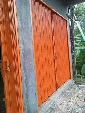 Folding gate roling door