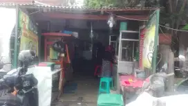 Tenaga pelayan warung soto