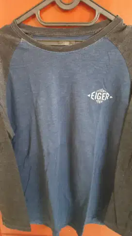 Kaos lengan panjang eiger dan hushpuppies