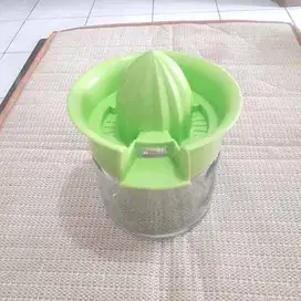 alat pemeras jeruk (juicer) bahan kaca tutup plastik