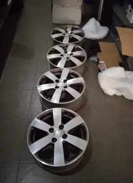 Velg OEM R15 Ex Swift.
