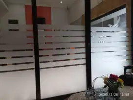 Monggo besty percantik kaca kamar mandi dgn sticker sanblas kaca film