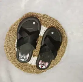 Sandal selop wanita motif karakter warna hitam size 38