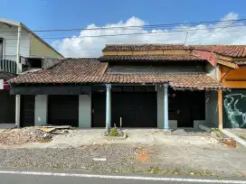 Investasi menarik Rumah Pinggir Ringroad Utara Depan Al Azhar