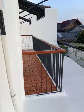 Balkon pegangan kayu