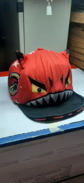 Topi elstinko dewasa