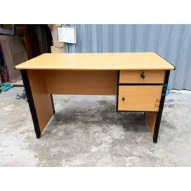 Meja Kantor / Meja Tulis Celine Popular 1/2 Biro