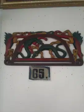 Pajangan relief kayu gambar TOKEK