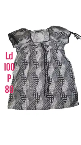 Dress motif batik hitam putih