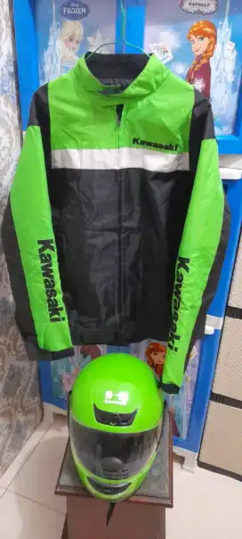 HELM DAN JAKET KAWASAKI NINJA R
