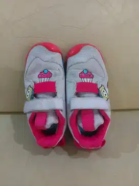 Preloved sepatu anak adidas shoes active play