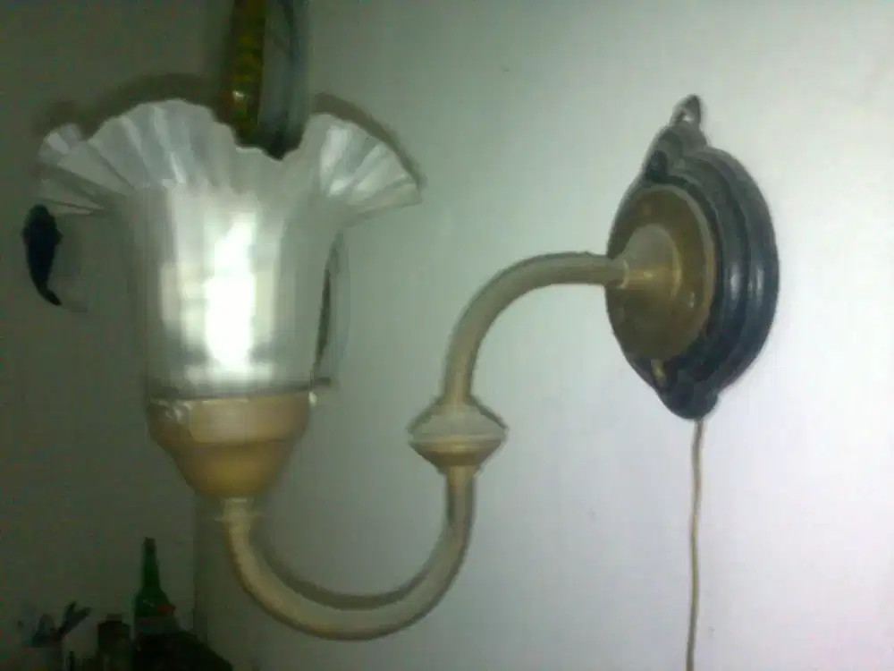 Sepasang Lampu dinding kuno(ada 2 buah)