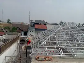 Pasang bajaringan dan atap rumah sni