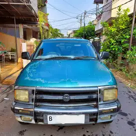 DIJUAL Opel Blazer LT '97
