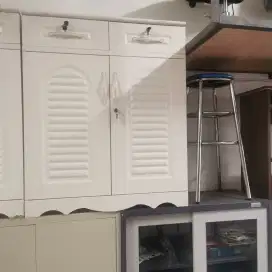 Lemari besi putih serba guna