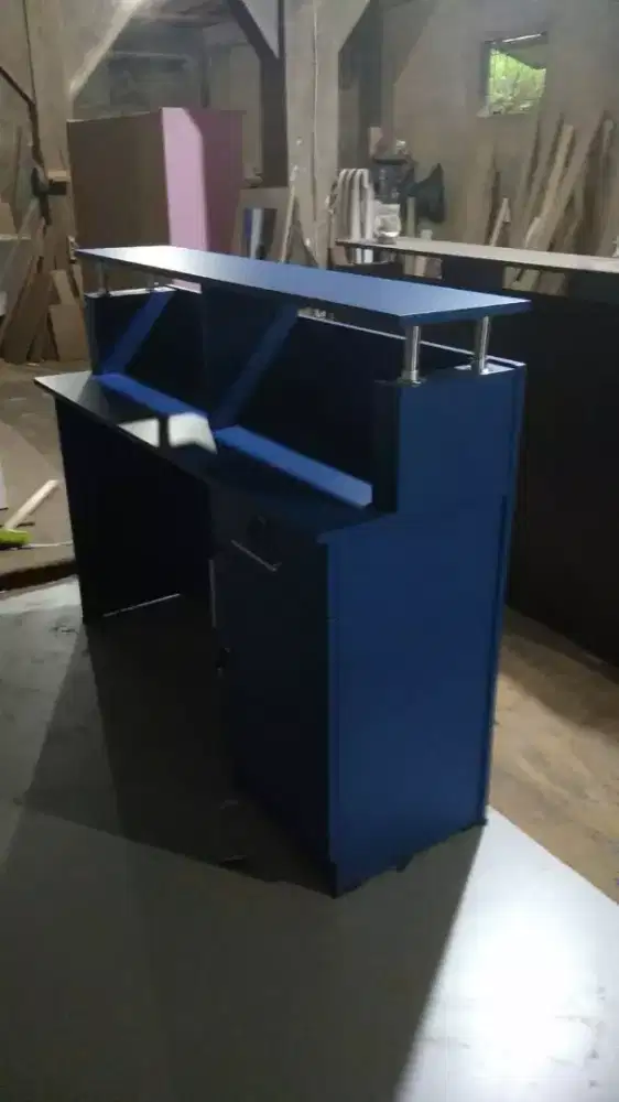 Meja kasir biru