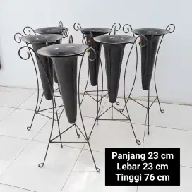 JUAL MURAH SAJA - VAS POT TEMPAT BUNGA BESI