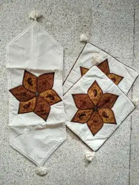 Sarung bantal sofa motif batik, khas Yogya