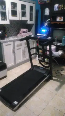 TREADMILL ELEKTRIK TF 607 / 4 FUNGSI