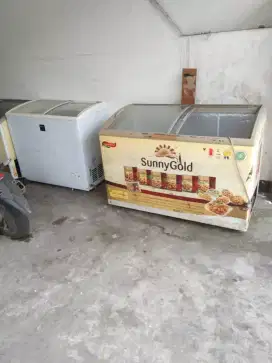 Rombeng jual beli freezer rusak segala macam