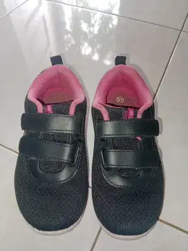 Dijual sepatu anak ando