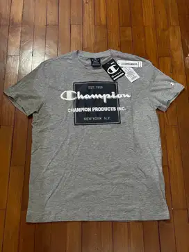 Kaos merk CHAMPION. Original. Size S. Abu. Baru dan Lengkap Tag.