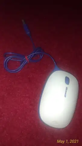 Mouse merk Microsoft kondisi masih bagus