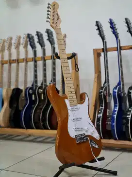 Gitar elektrik listrik fender stratocaster coklat