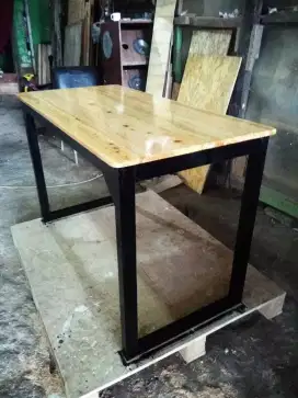 Meja kafe jati Belanda