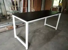 Meja kerja kantor