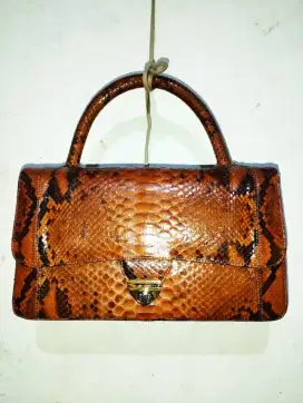 Tas kulit motif ular
