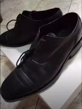 Sepatu pantofel Andre Valentino