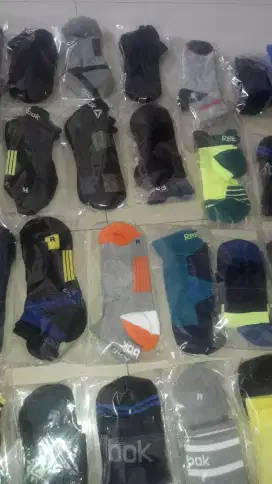 Kaos kaki reebok