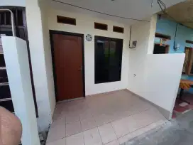 Kontrakan Minimalis Pd Ranggon: AC 1/2pk, TV 32, Springbed