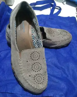 Sepatu SKETCHER Relaxed fit memory foam , no 38 original.