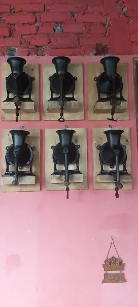 Gilingan kopi lawas buat pajangan cafe ato resto