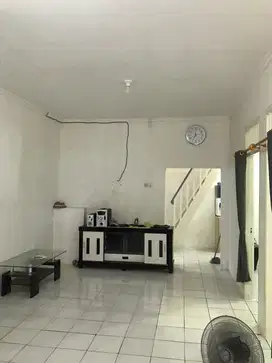 Di kontrakan rumah