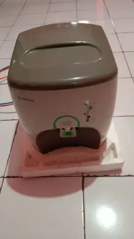 Di jual  dispenser  punya 3 saringan, air langsung ke keran,