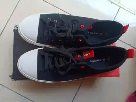 Sepatu merk air walk hitam size 43