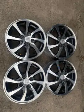 Valg daihatsu sigra r14x100,5jj for agya,ayla,datsun,dll