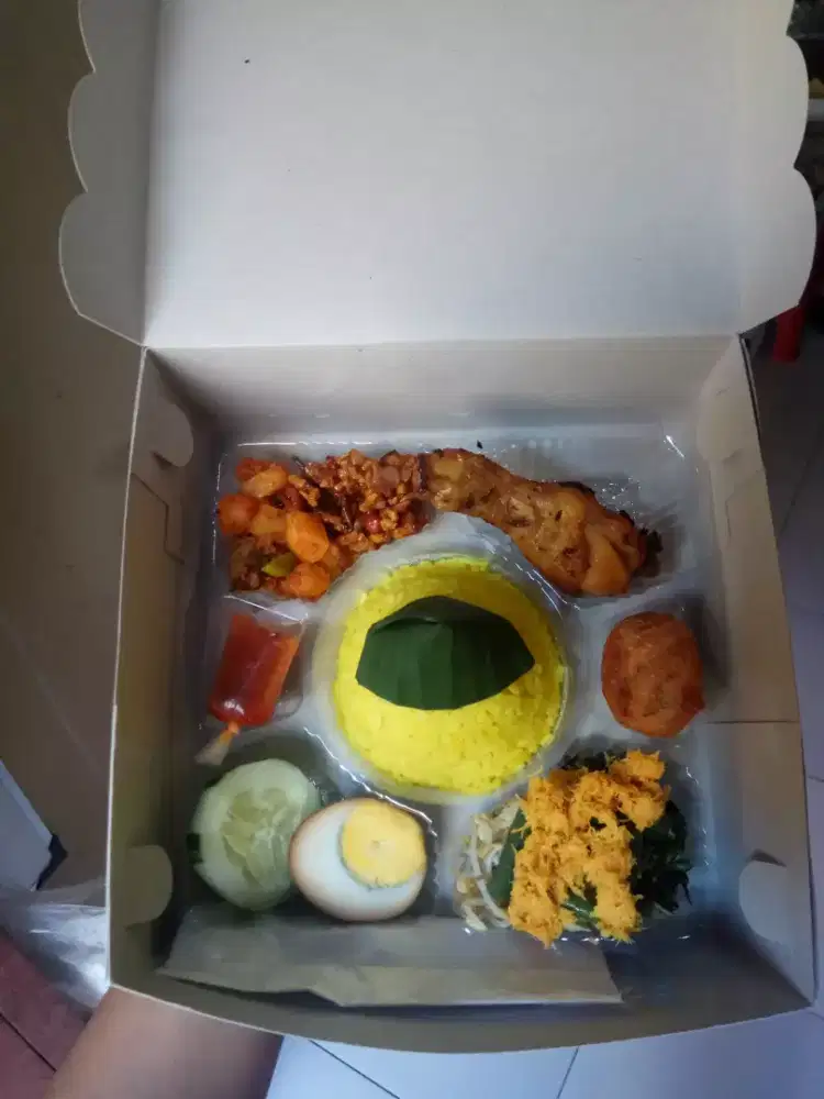 Tumpeng Tempeh Nasi Kuning / Nasi Putih