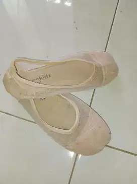 Dijual sepatu anak cewek