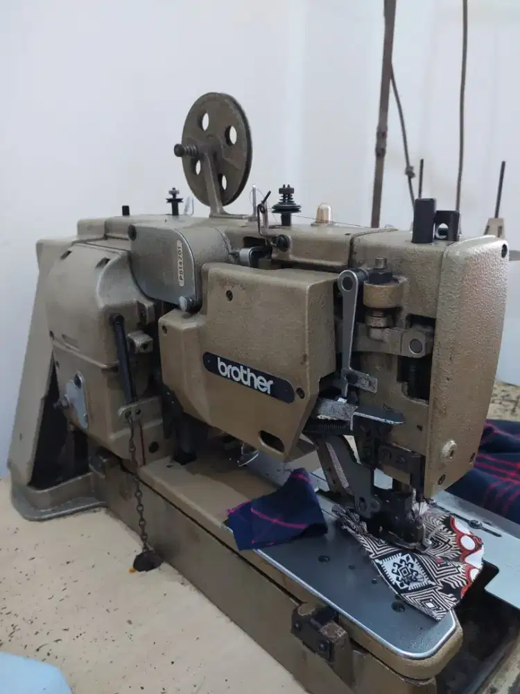 Mesin Lubang Kancing dan Mesin Pasang Kancing Sepasang