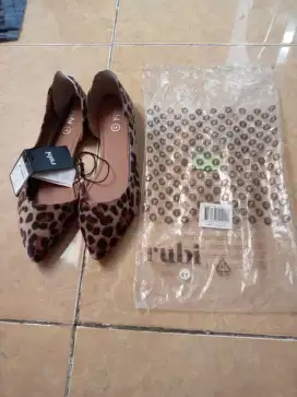 Sepatu wanita merk rubi' Animal micro style'