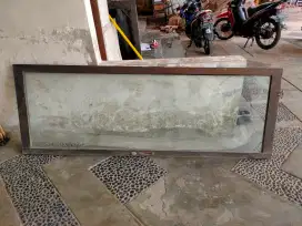 Pintu kaca tanggung