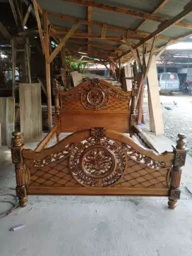 Dipan tempat tidur mewah